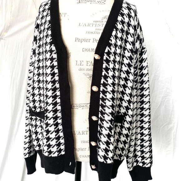 Cardigan 🆕 black white knit 5 buttons sweater v-neck oversized hip length - Picture 8 of 17
